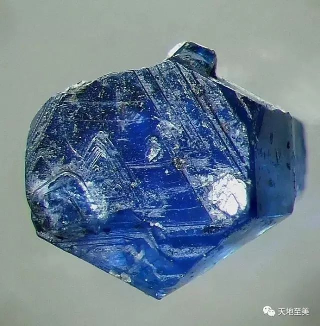 青金石臭葱石磷砷锌铜矿天青石柱钠铜矾胆矾黑欧泊闪电欧泊斑彩石蓝珀