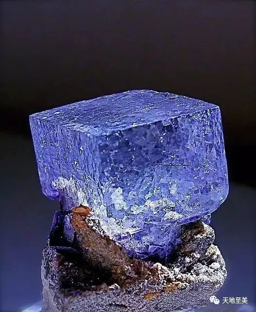 蓝锥矿lazulite(白色部分为石英)斜硅铜矿磷灰石黝帘石(zoisite:坦桑