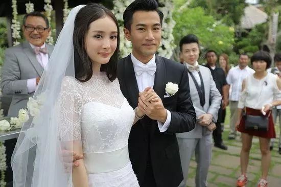 原創
            女星結婚穿婚紗都梳什麼髮型？楊穎唐嫣盤頭，楊冪林心如卻披頭髮 娛樂 第9張