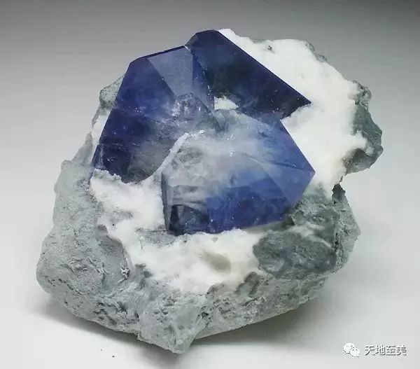 lazulite(白色部分为石英)斜硅铜矿磷灰石黝帘石(zoisite:坦桑石蓝柱