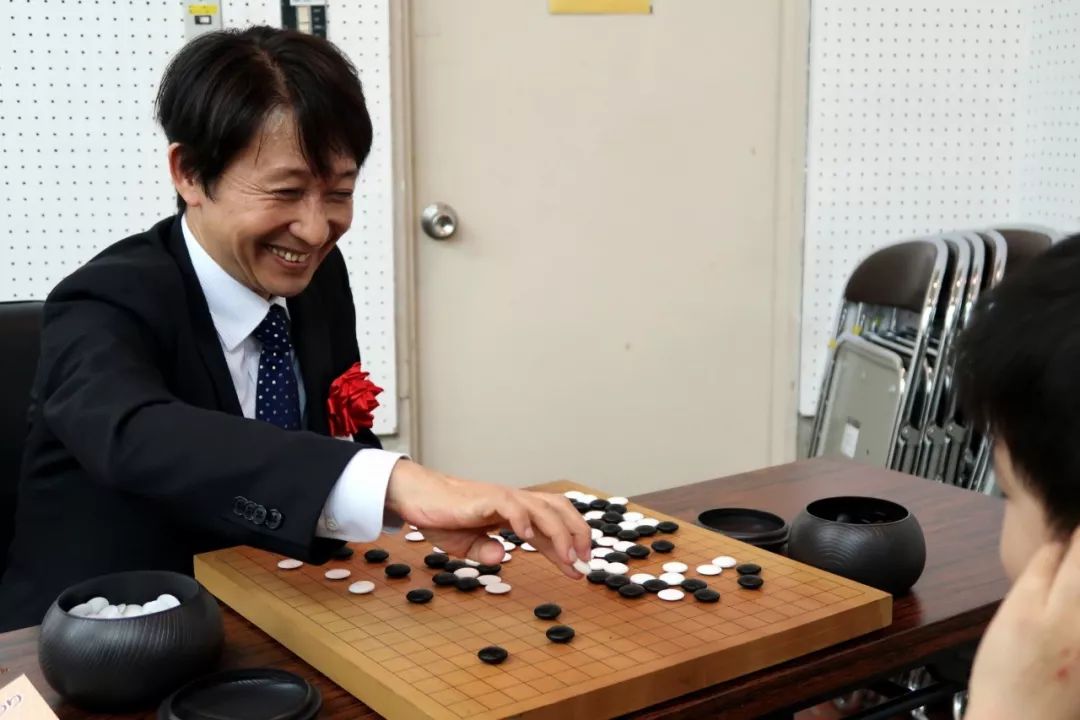 日本的围棋人口_围棋棋盘图片