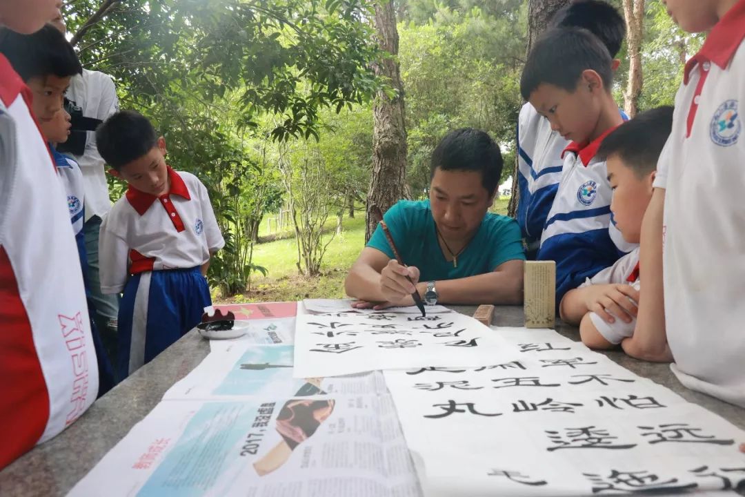 教学为中心 德育为首位--江西省西山学校