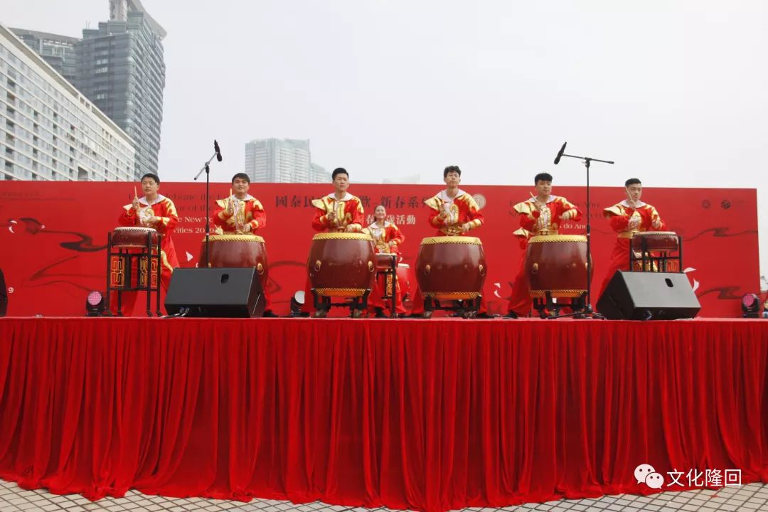 山西鼓乐《战鼓》山西鼓乐《太原锣鼓》两组节目都很有特色,共同组成