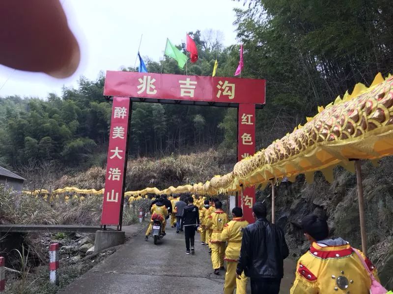 震撼!彭泽九龙腾跃浩山,壮丽出行齐唱响