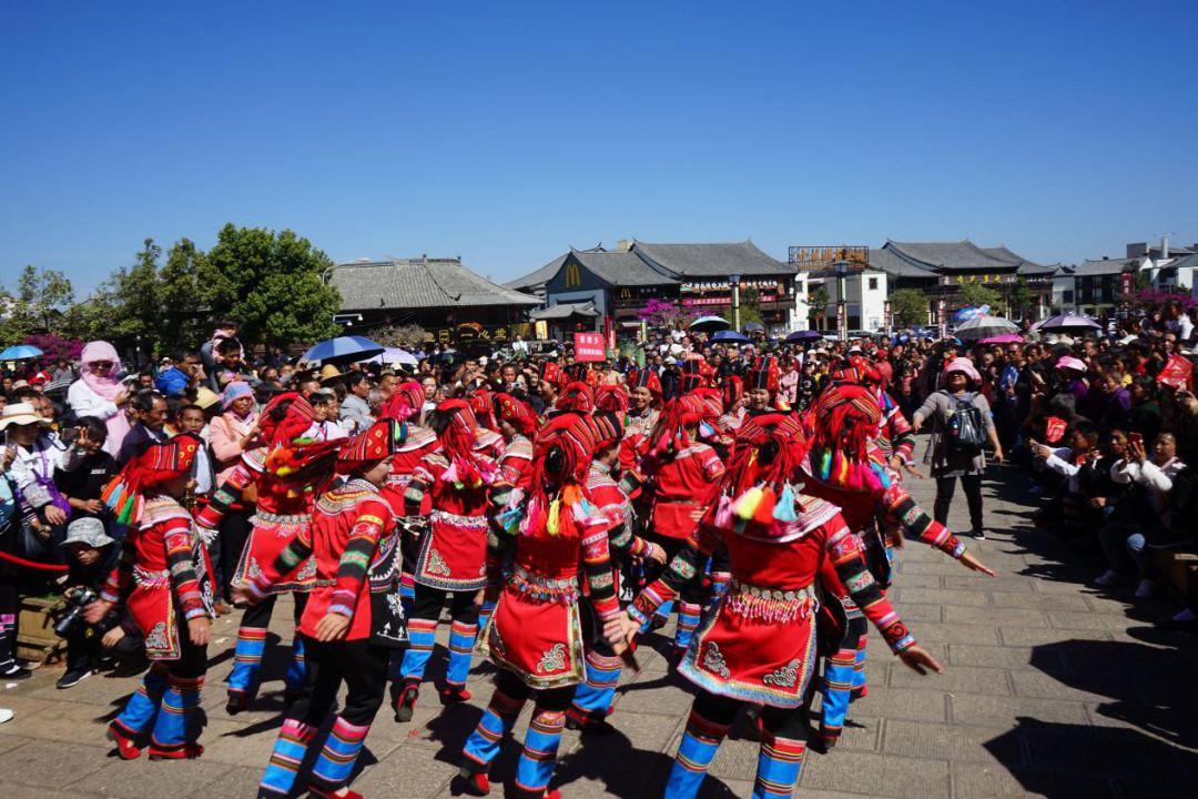 红红火火过大年—建水县2019年春节古城民族民俗歌舞游演活动_表演