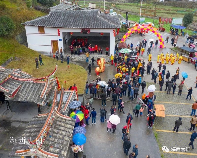 "三尊祖师"即黄公祖师,真宗祖师,三代祖师,供奉于莲花庵,每年的农历七