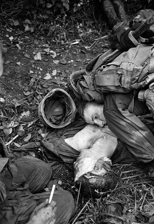 老照片越南战争中的美军士兵是侵略者还是国家牺牲品