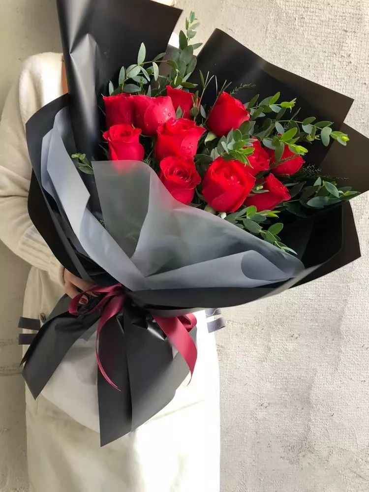 市区配送11朵红玫瑰花束礼盒价格质量 哪个牌子比较好