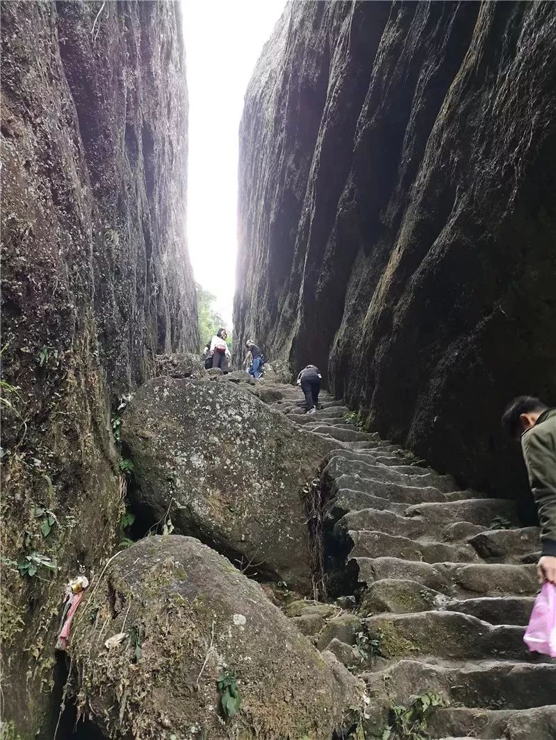 桂平人过年在干嘛脚软小编在线图文反馈爬白石山