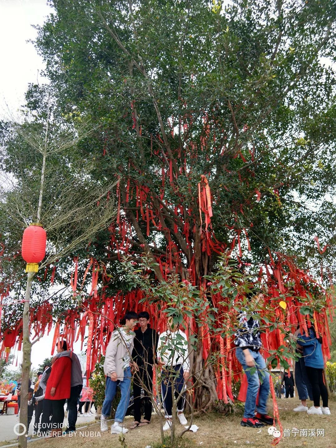 现场|大年初四南岩古寺香火缭绕 "灵签"吸引潮汕众多香客