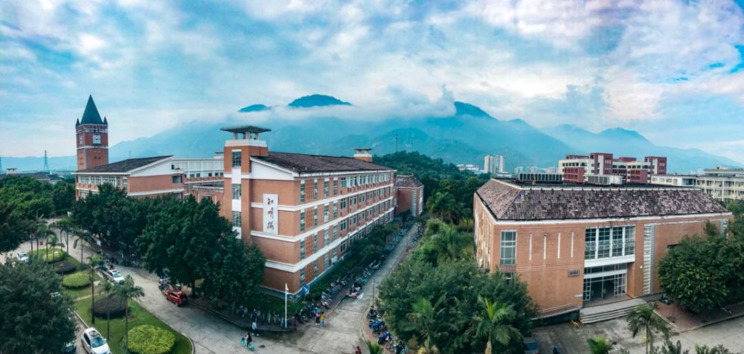 云青青兮欲雨下一句是