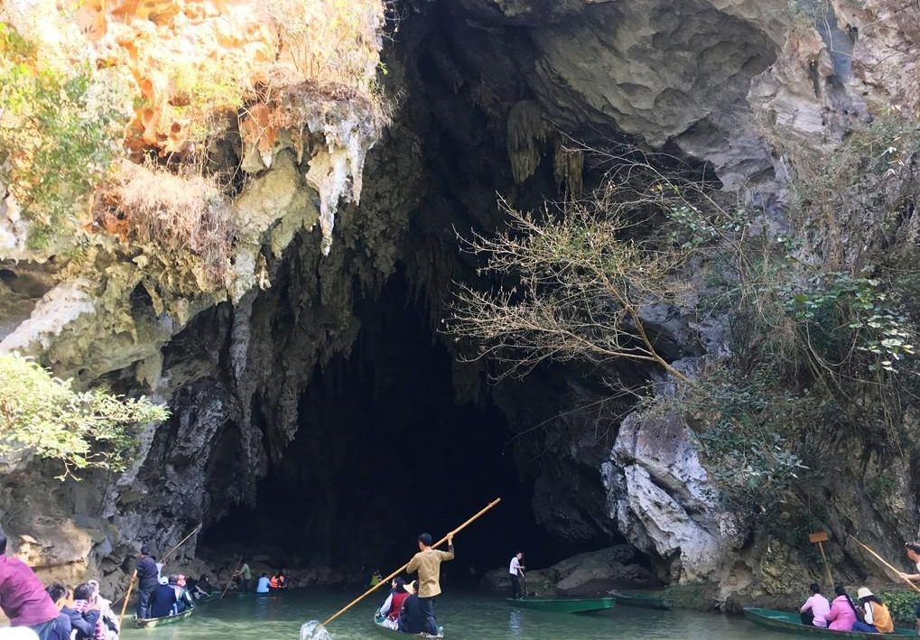 原创云南神秘山洞后面,隐藏着一古村,不通公路仅靠两水洞与外界联系