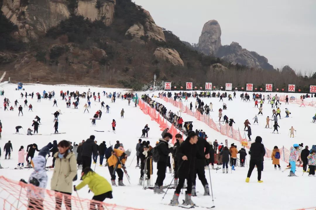 五莲山滑雪场日接待游客数量创历史新高