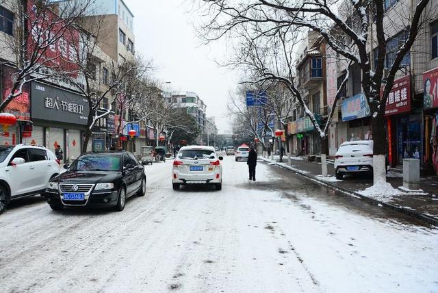 洛阳过年一场雪新安县年味雪韵踏雪寻美枕头山