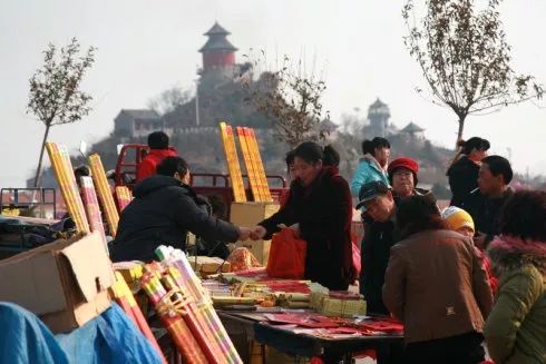 家门口的庙会走一遭吧~ 东京山风景区位于青岛市崂山北麓,即墨鳌山卫