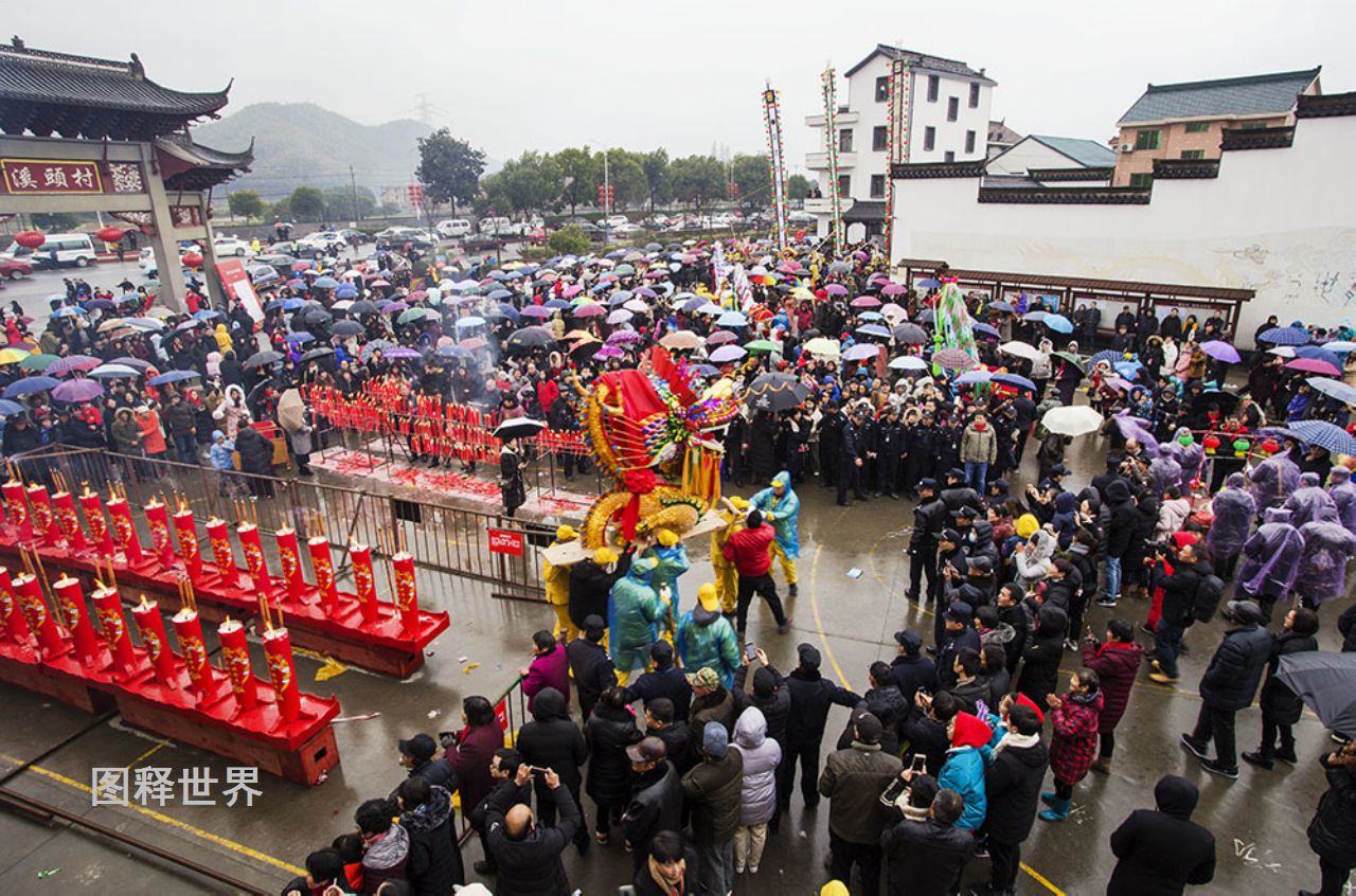 河上龙灯胜会舞板凳龙胜过迎财神,成当地最有地方特色传统民俗