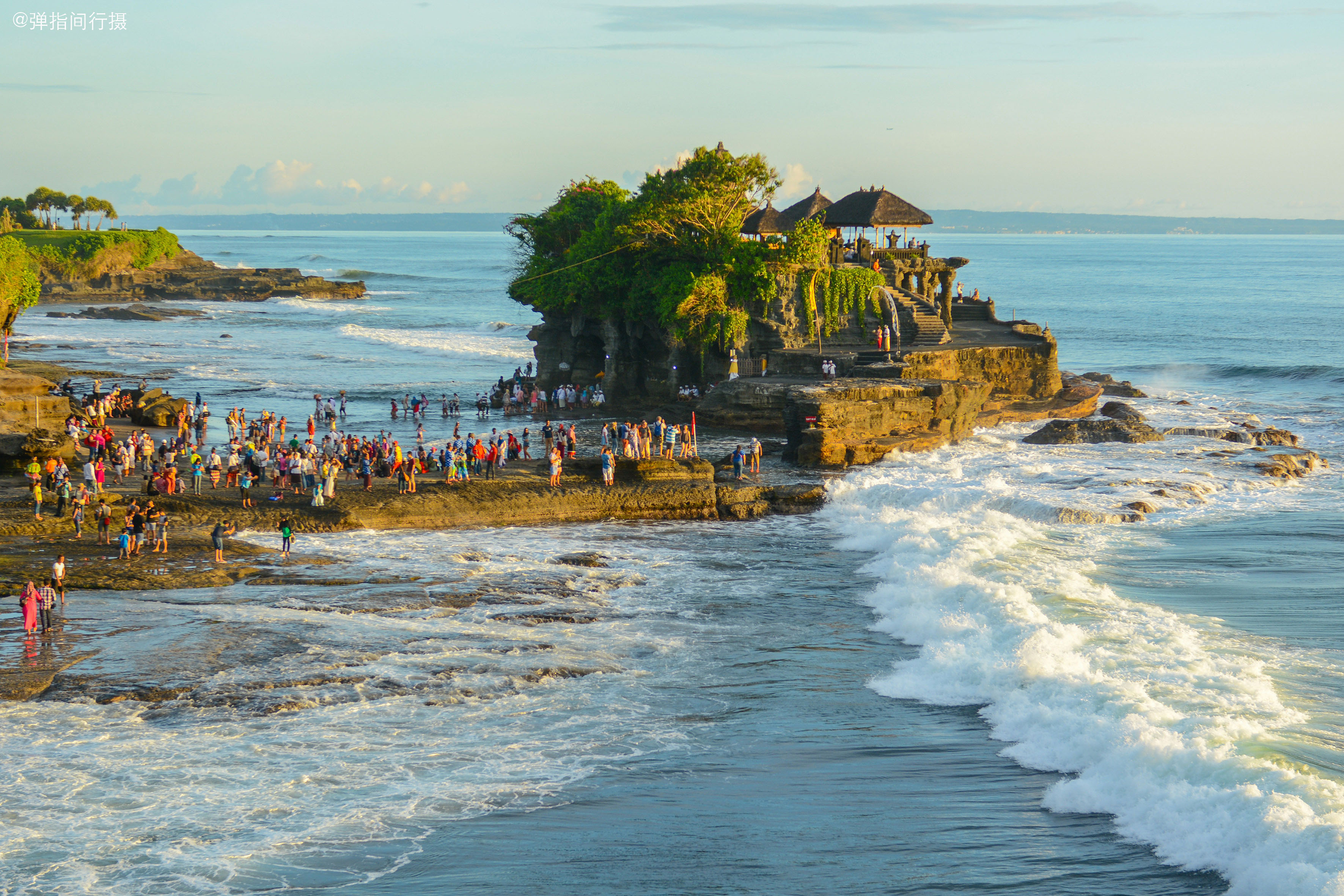 库塔，巴厘岛印度尼西亚-收集在海滩的2018 1月27日，人垃圾 编辑类照片 - 图片 包括有 干净, 本质: 108798316