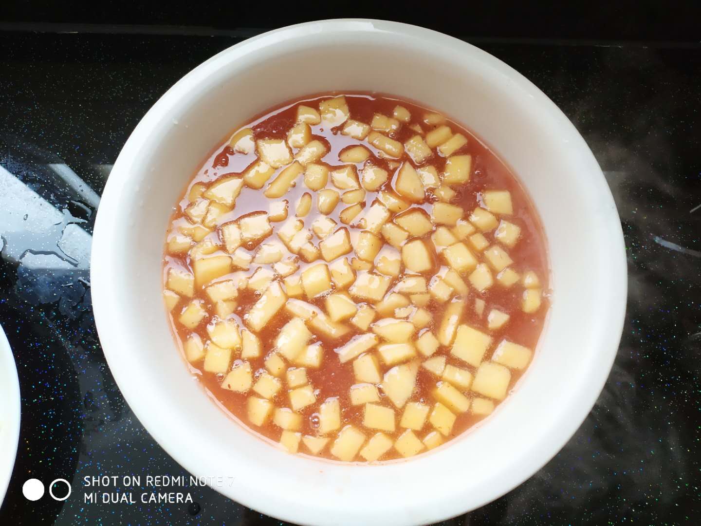 《桔子银耳糖水》漂亮好吃 养颜甜汤 - 哔哩哔哩