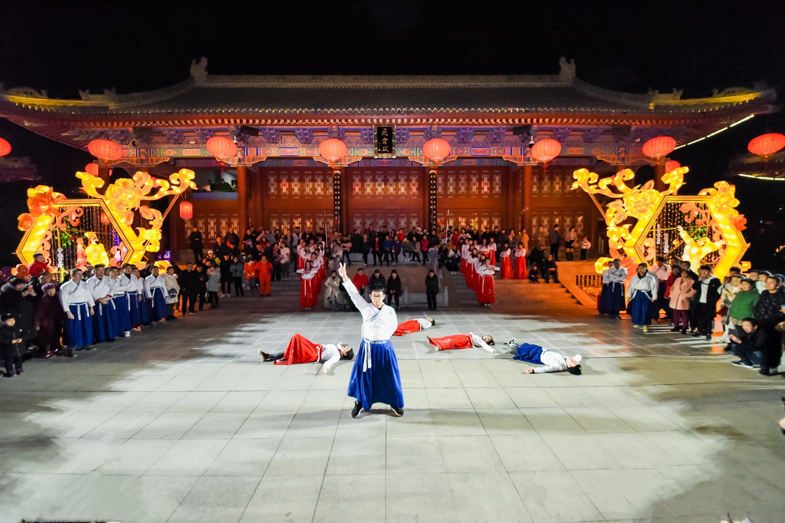 亚洲最大的网红皇冠，点亮华清宫唐韵璀璨灯会