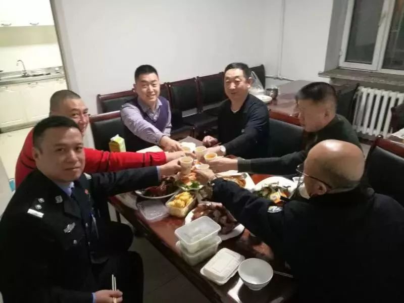 又有警察违规聚餐了欢迎曝光