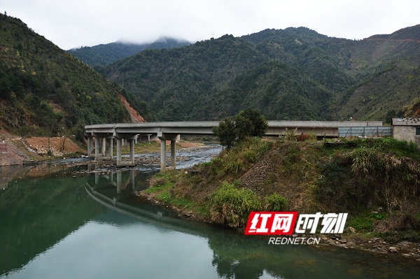 从江华县交通提速建设指挥部获悉,该县s355二级公路建设工程2018年度