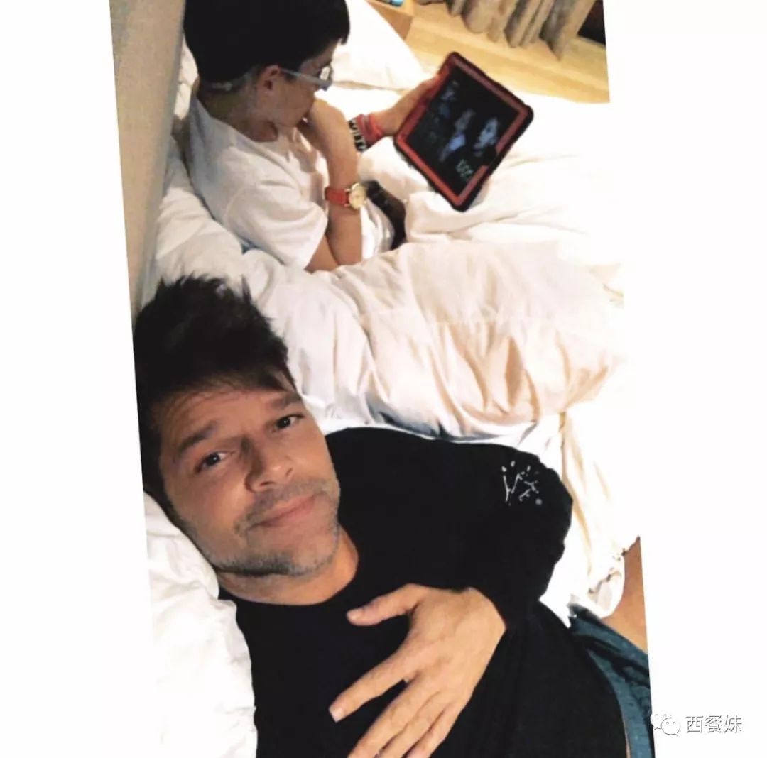 同志拉丁天王ricky martin首次携男友和儿子登上格莱美红毯!