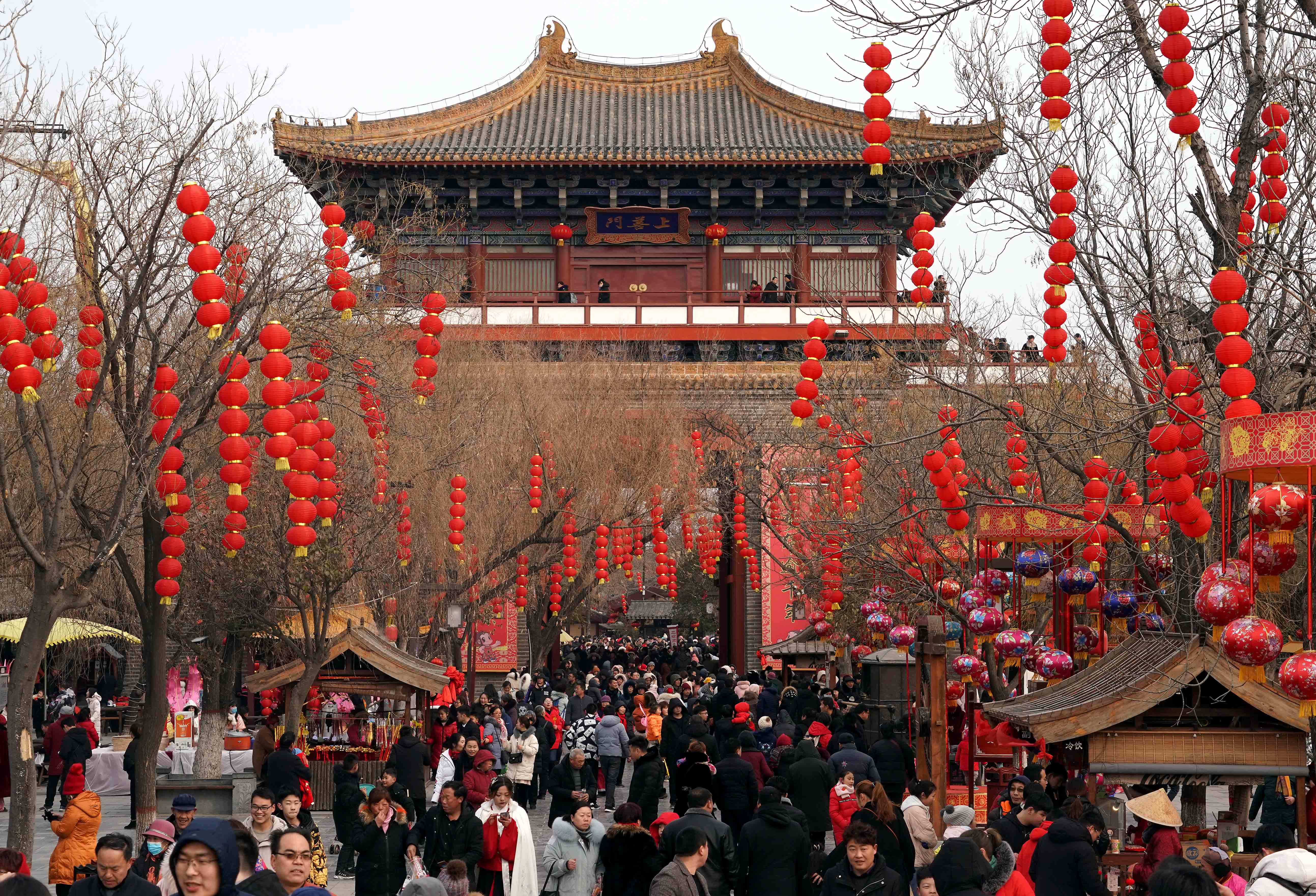 河南:春节假期旅游收入逾180亿元