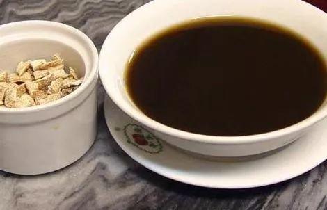 癍痧凉茶甚苦,其清热解毒功效强提醒需要提醒的是,凉茶的配料很多都