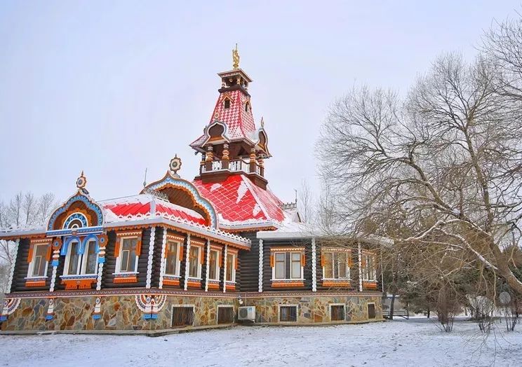 了"冰晶雪舞"系列群众文化活动;齐齐哈尔开展了富拉尔基区红岸滚冰节