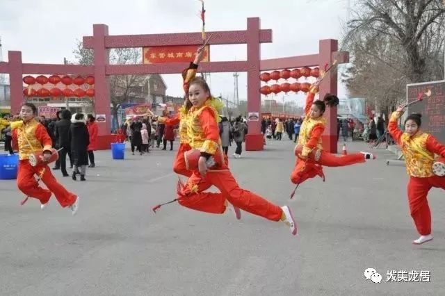 城南庙会大年初五短穗花鼓舞动城南庙会