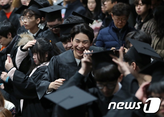 韓國高中2月迎來畢業季 典禮現場溫馨感人 國際 第8張