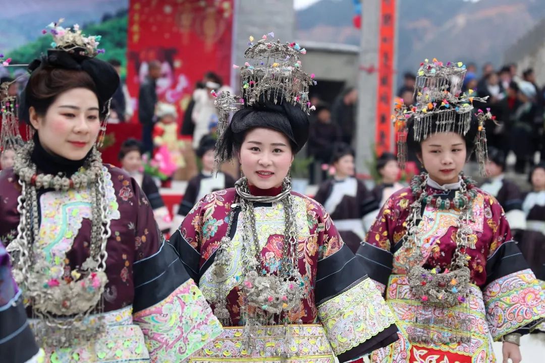 2019年2月9日,在贵州省榕江县乐里镇瑞里侗寨,侗族同胞在"姑妈"回娘家