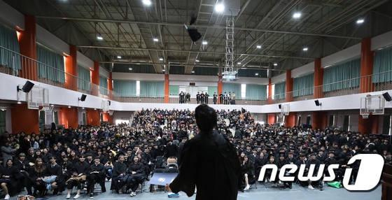 韓國高中2月迎來畢業季 典禮現場溫馨感人 國際 第4張