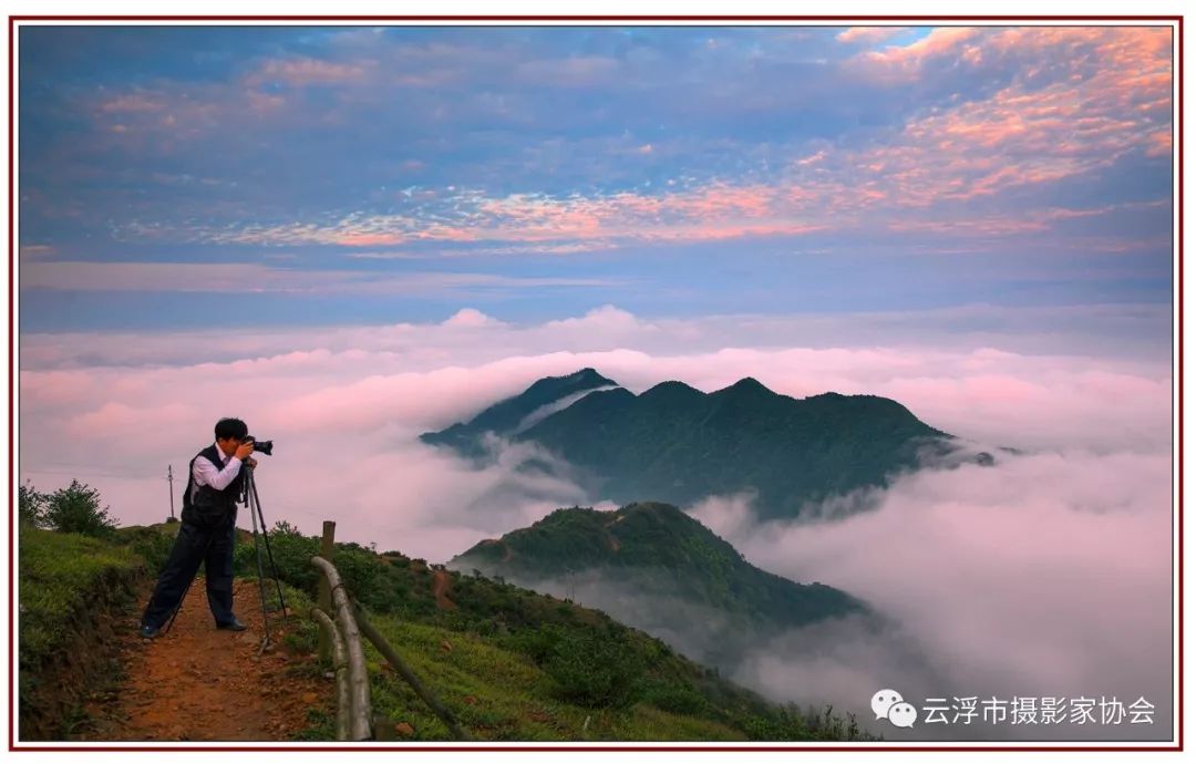 摄夕阳红 魏建雄 摄燃烧的天空 魏建雄 摄墨染金山 杨冰 摄金山云海