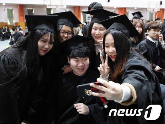 韓國高中2月迎來畢業季 典禮現場溫馨感人 國際 第11張