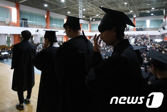 韓國高中2月迎來畢業季 典禮現場溫馨感人 國際 第3張