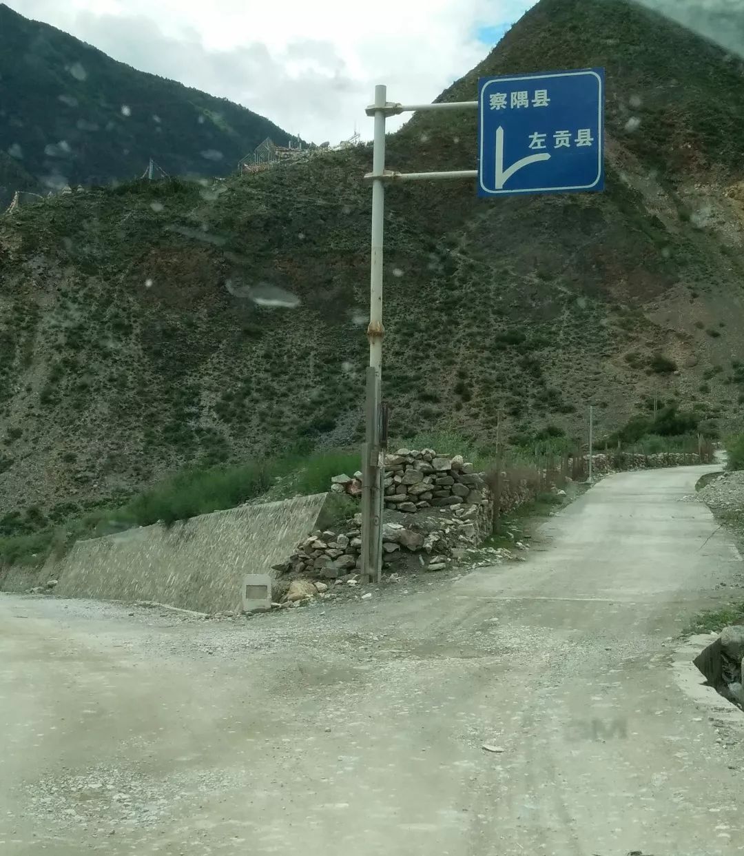 路况:土路十分难走,注意安全察瓦龙乡是丙察察公路的中点,是滇藏公路