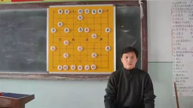 (给学生做盲棋表演)