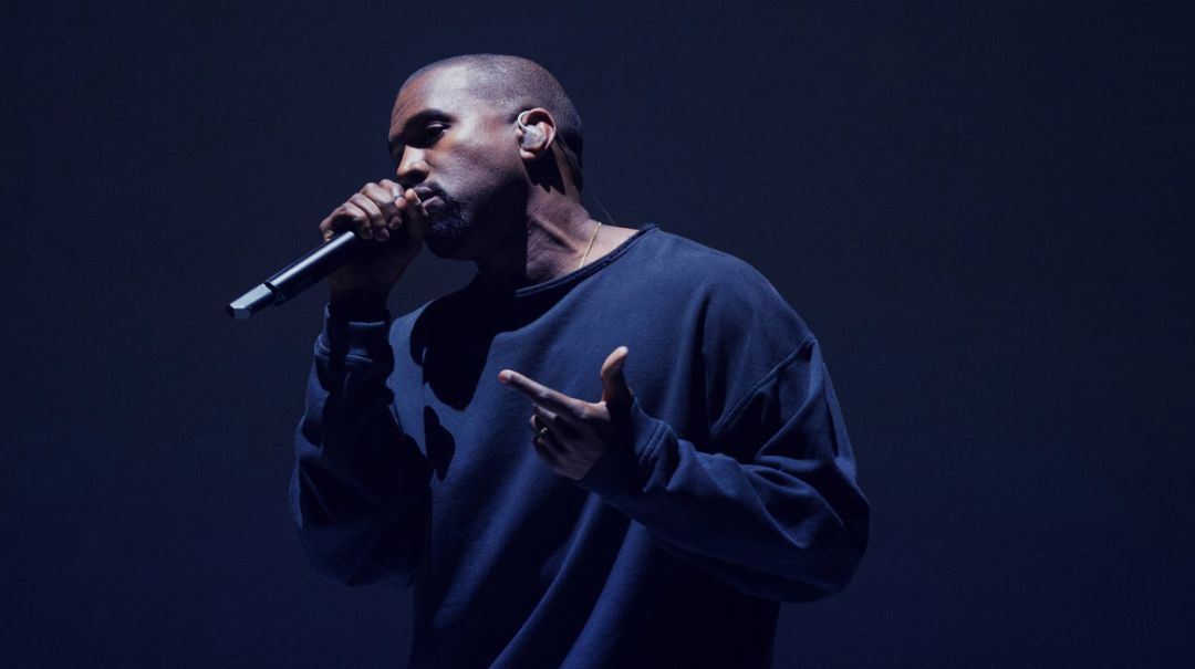 有人居然用 kanye west 的签名骗了一个辱华品牌600万元?