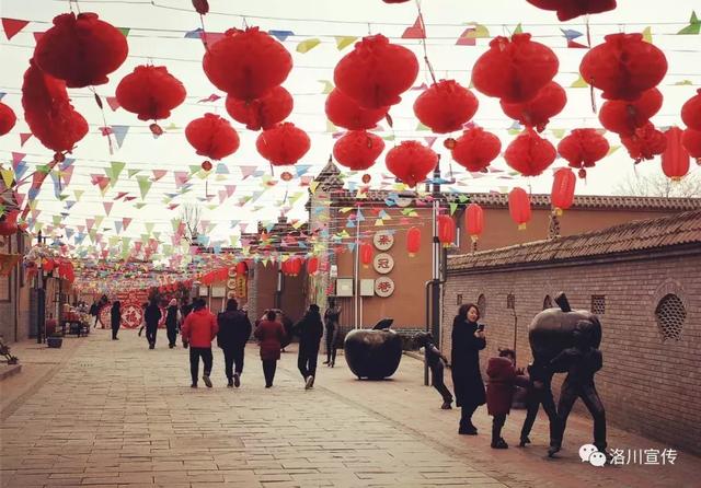 洛川"苹果第一村 民俗看不完_阿寺