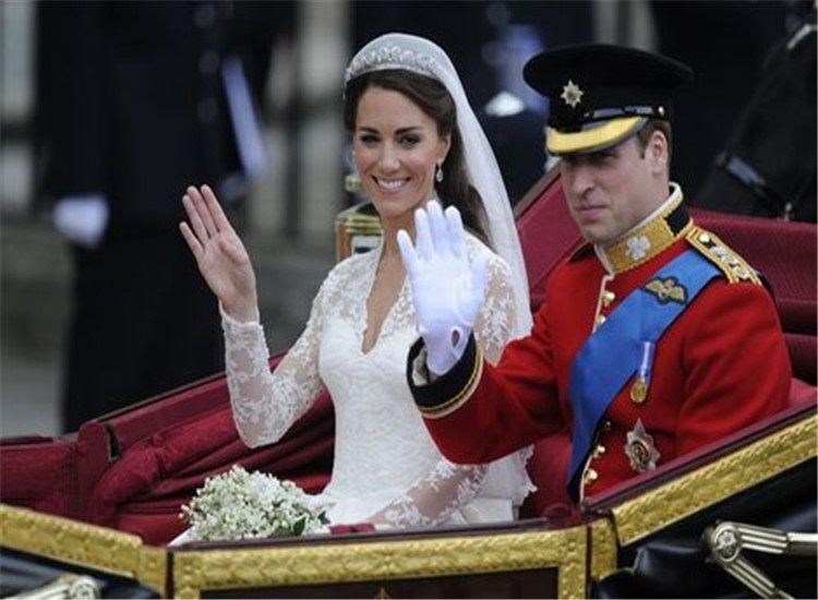 英国王室穿军礼服谁最帅气?看完这组珍藏的老照片,你就明白了
