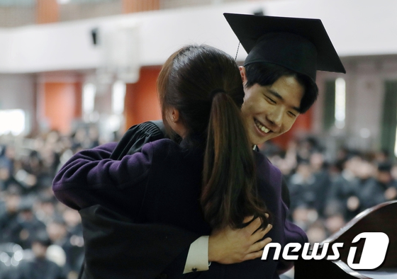 韓國高中2月迎來畢業季 典禮現場溫馨感人 國際 第7張