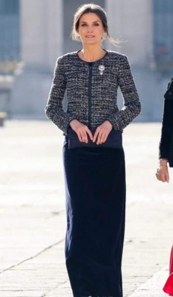 西班牙王后太會穿！「落地」長裙真顯瘦，長度完美修飾身材比例 時尚 第4張