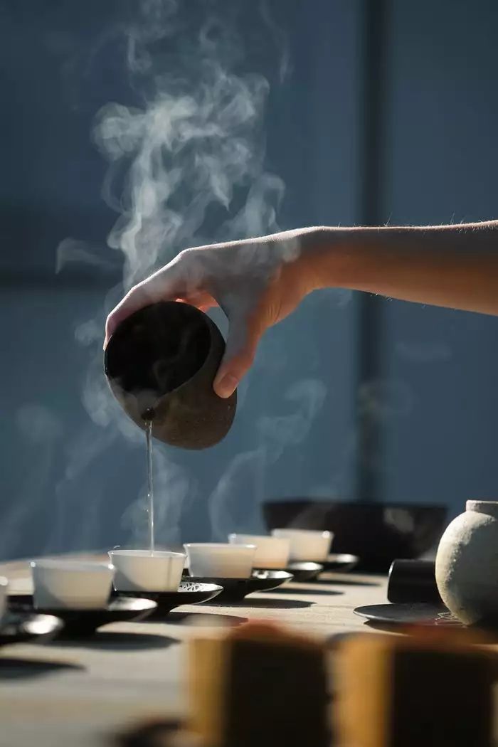 一口 品茶人,品寻茶做茶之人对茶叶倾注爱的程度,品泡茶人与茶的契合