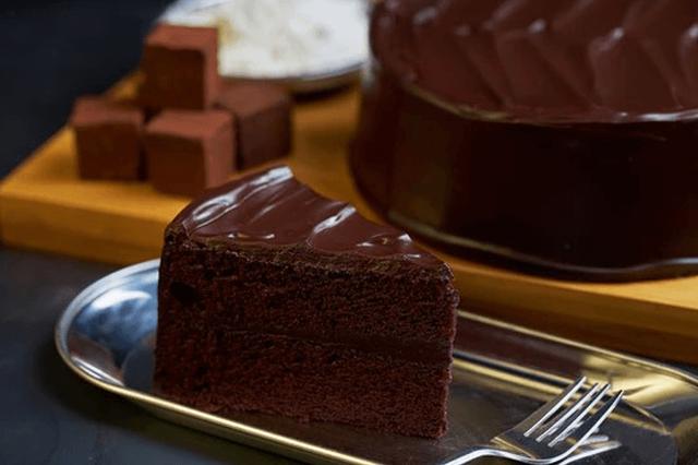 # Irresistible Chocolate Cake Recipe: Indulge in the Ultimate Decadent Dessert