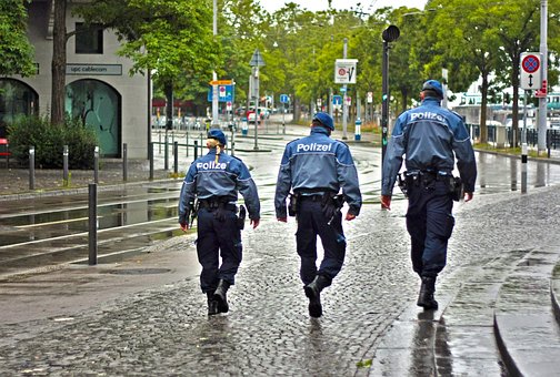 深圳辅警招聘_深圳辅警招聘,99人争一岗,深圳辅警待遇真的有那么好吗(2)