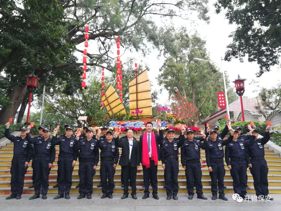 千建到项目送上新春问候并给员工派发利是常务副总经理陈顺辉"新年好