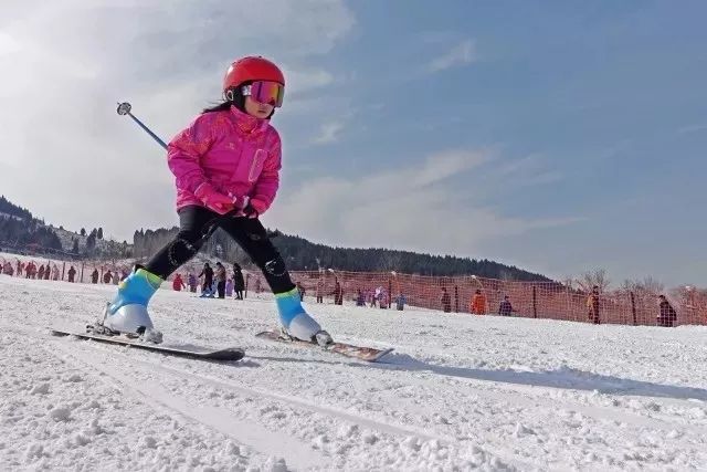 " 小编这就来 给大家整理周边滑雪场 安阳洹水湾滑雪场 是华中地区