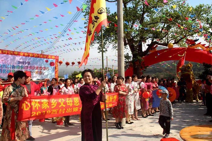 上川岛出嫁女新年回娘家场面热闹