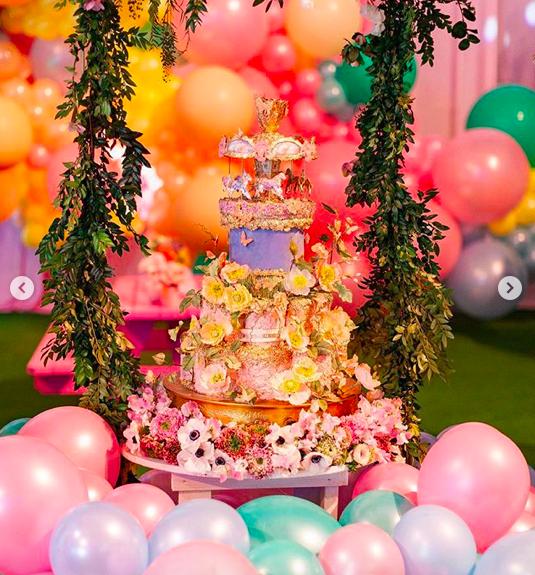 原創
            炫富新境界，億萬身家網紅凱莉詹娜為慶祝女兒一歲生日打造了一座主題樂園 時尚 第10張
